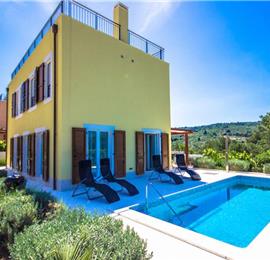 Selection of 3 Bedroom Villas with Pool in Splitska on Brac Island, Sleeps 5-8